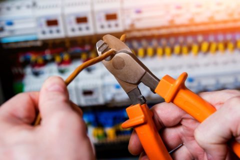 Quels travaux électriques doivent être faits par un électricien?